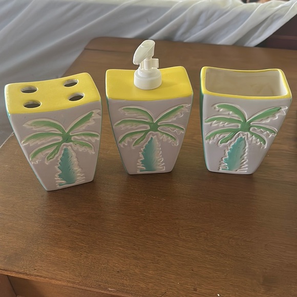 Tropical bathroom set - Picture 1 of 3